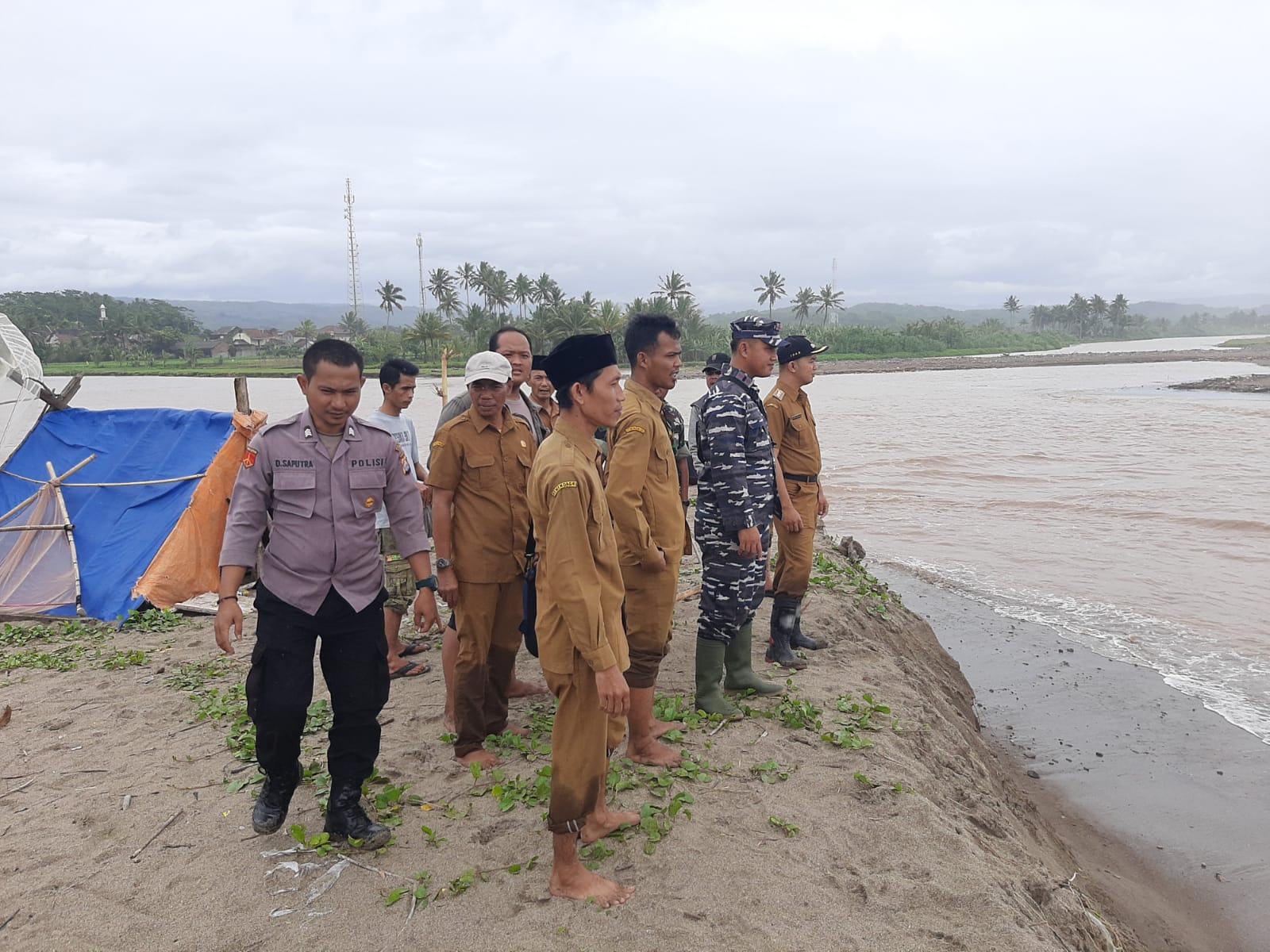 Seorang Pemuda Warga Desa Situregen Hilang Tergulung Ombak Pantai Cisiih