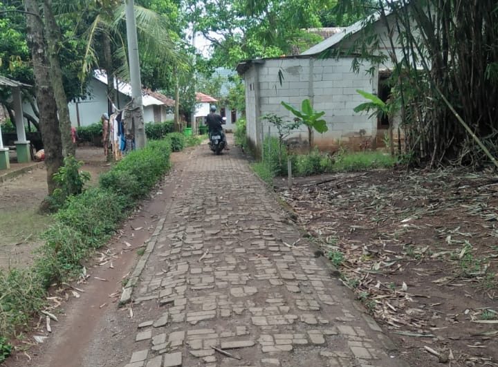 12 Tahun Belum Diperbaiki, Warga Kampung Tapos Pojok Keluhkan Jalan Lingkungan Yang Rusak