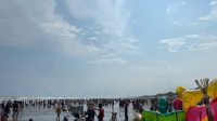 Pengunjung Obyek Wisata Pantai Bagedur Tembus 8 Ribu Orang