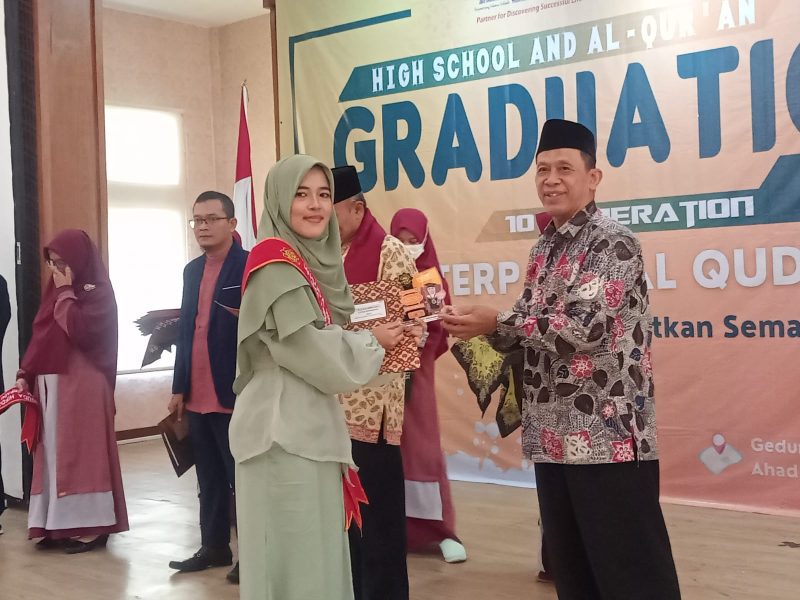 Gelar Wisuda 2023, SMA Terpadu Al-Qudwah Raih Ragam Prestasi Akademik Terbaik
