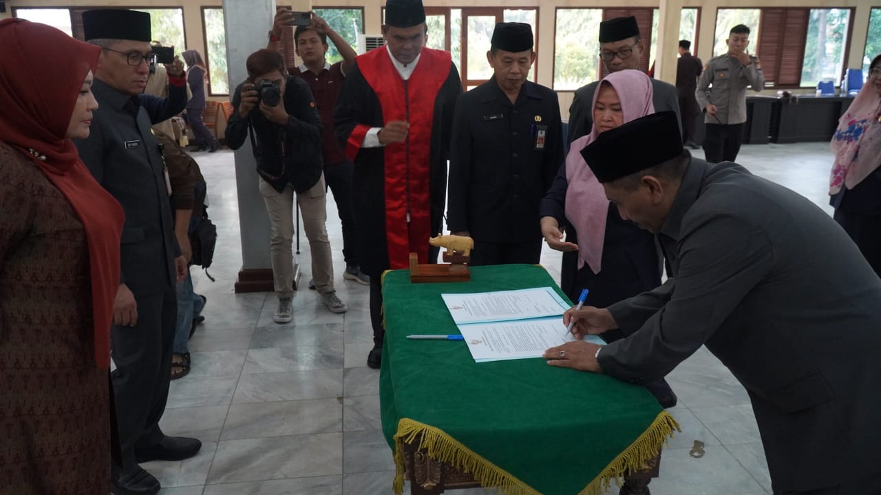 Inspektur Inspektorat Pandeglang, Ali Fahmi Sumanta Dilantik Jadi Sekda Definitif