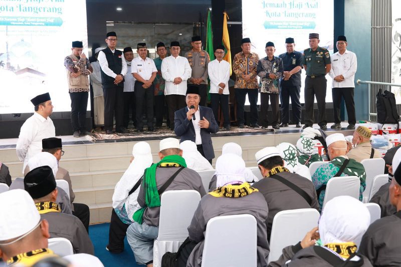 Pj Gubernur Al Muktabar Sambut Kedatangan Kloter Pertama Jamaah Haji Provinsi Banten
