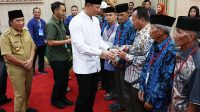 Menteri ATR/BPN, Agus Harimurti Yudhono, Serahkan Sertifikat Tanah Wakaf di Banten