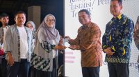 Pj Gubernur Banten Al Muktabar Raih Ekbispar Award 2024