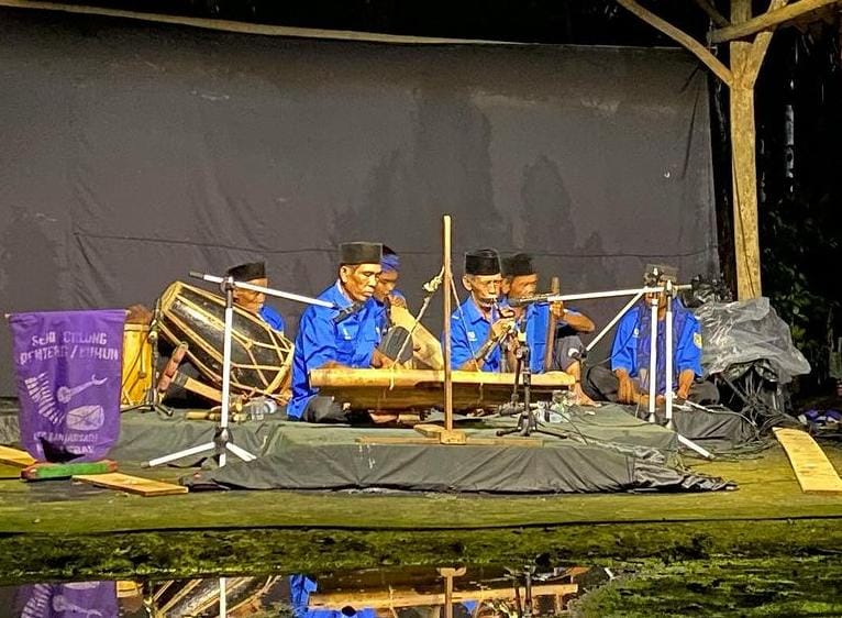 Seni Tradisional Calung Renteng Buhun, Tampil di Teater Guriang Tujuh Warunggunung