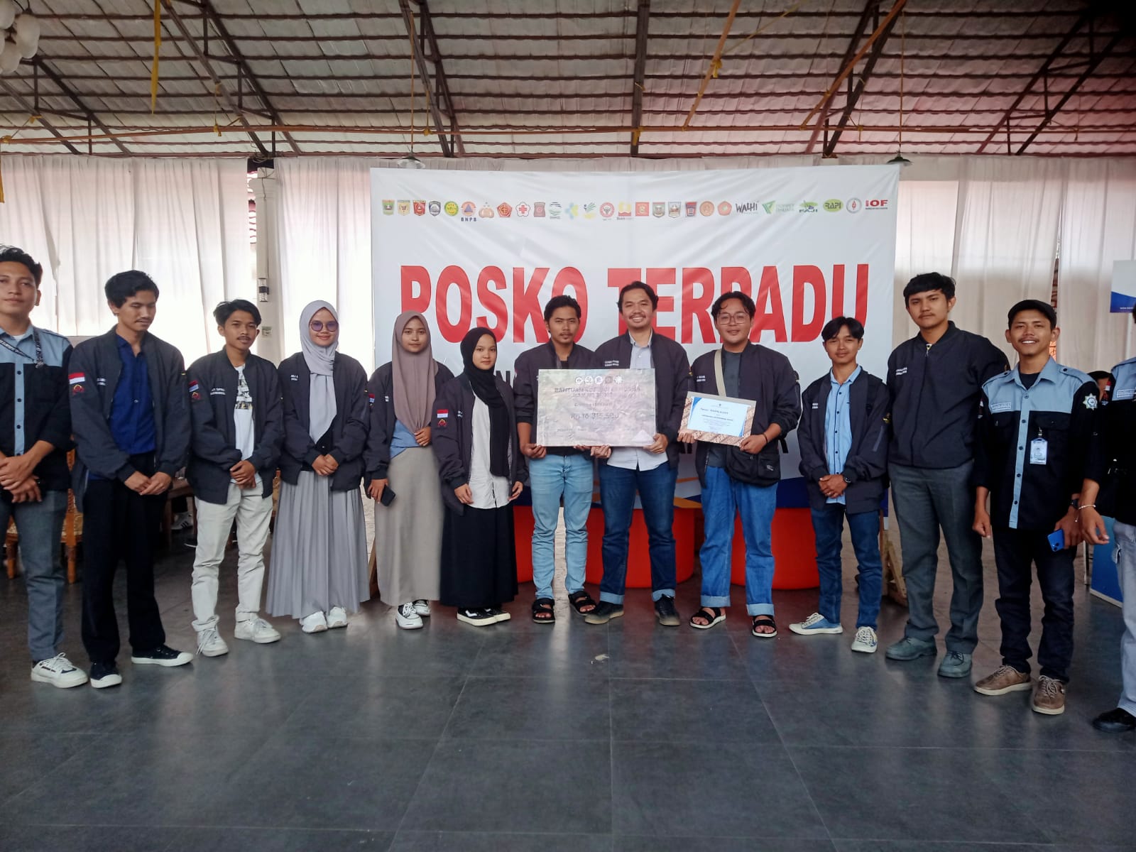 Fakultas Ekonomi dan Bisnis Islam UIN Imam Bonjol Padang Salurkan Bantuan untuk Korban Banjir Bandang di Tanah Datar