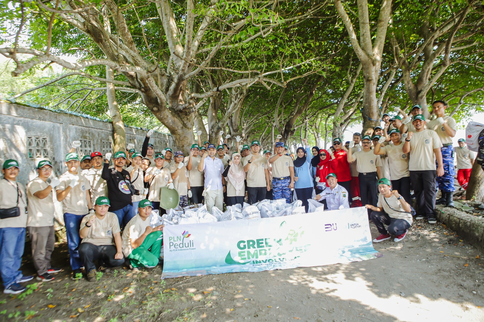 Gerakan Coastal Clean Up di Tanjung Kait: Wujud Komitmen PT PLN Indonesia Power Terhadap Lingkungan