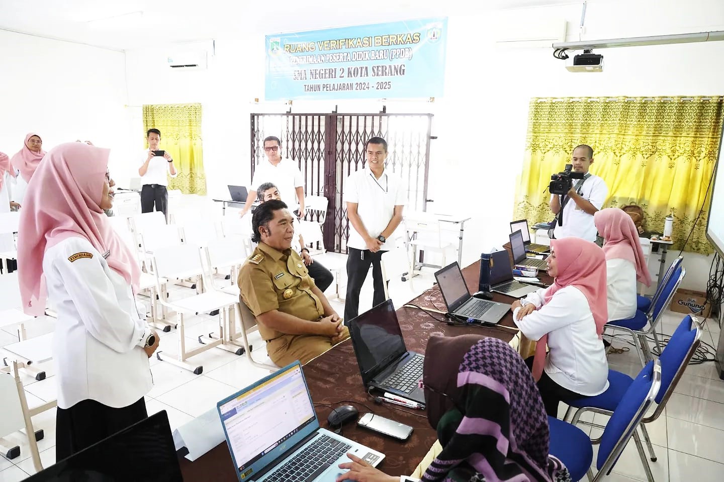 Pj Gubernur Al Muktabar: Pemprov Banten Siapkan Langkah Antisipasi Kendala PPDB 2024