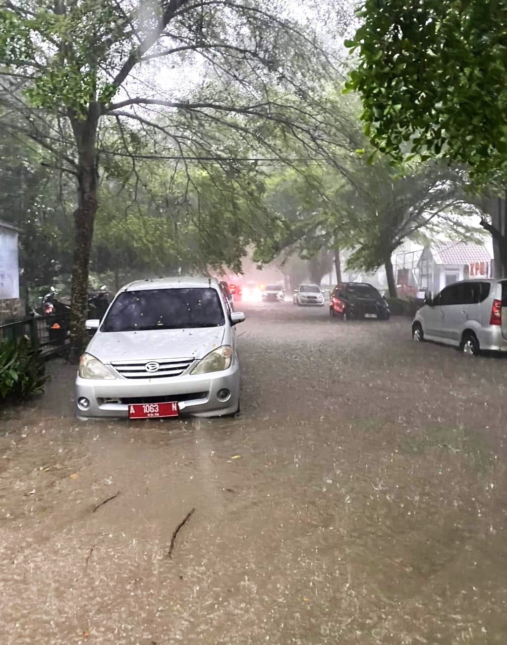 Drainase Buruk, Hujan Deras Mengakibatkan Banjir di Rangkasbitung