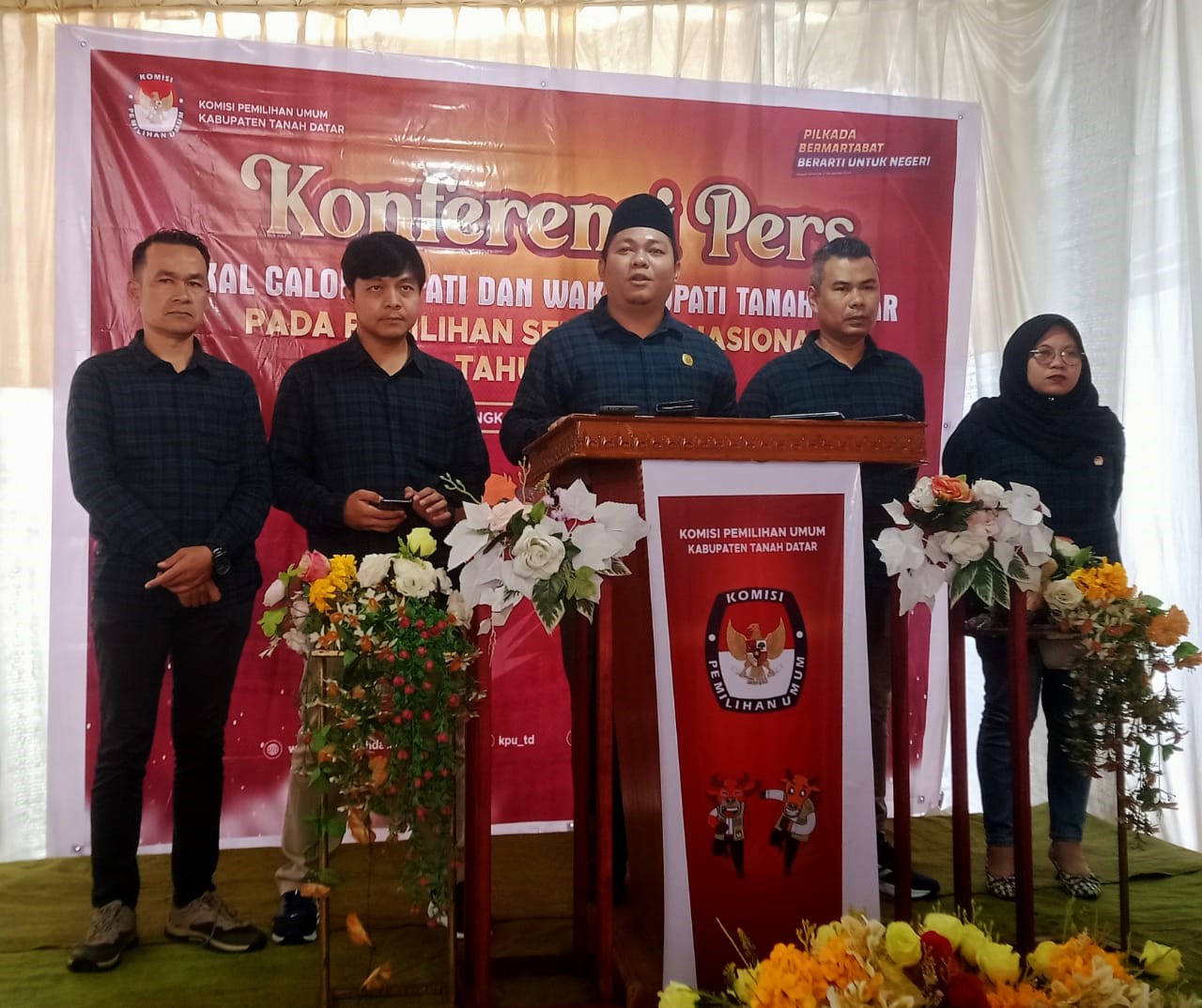 KPU Tanah Datar Buka Pendaftaran Bacabup dan Bacawabup 2024-2029: "Dua Pasangan Calon Siap Bertarung"