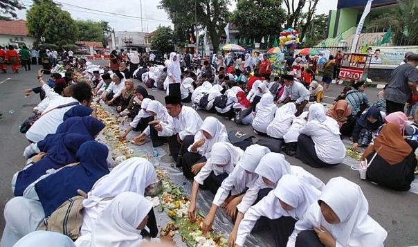 Bedah Kitab Kuning, Murak Liwet, dan Pameran UMKM Warnai Peringatan Hari Santri 2024 di Kabupaten Lebak