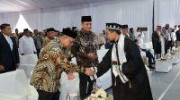 Ustadz Adi Hidayat (UAH) Raih Gelar Doktor dengan Predikat Cumlaude Ustadz Adi Hidayat (UAH) Raih Gelar Doktor dengan Predikat Cumlaude