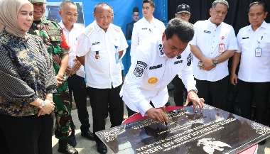 Bupati Tangerang Resmikan Instalasi Pengolahan Air Bersih di Desa Gembong