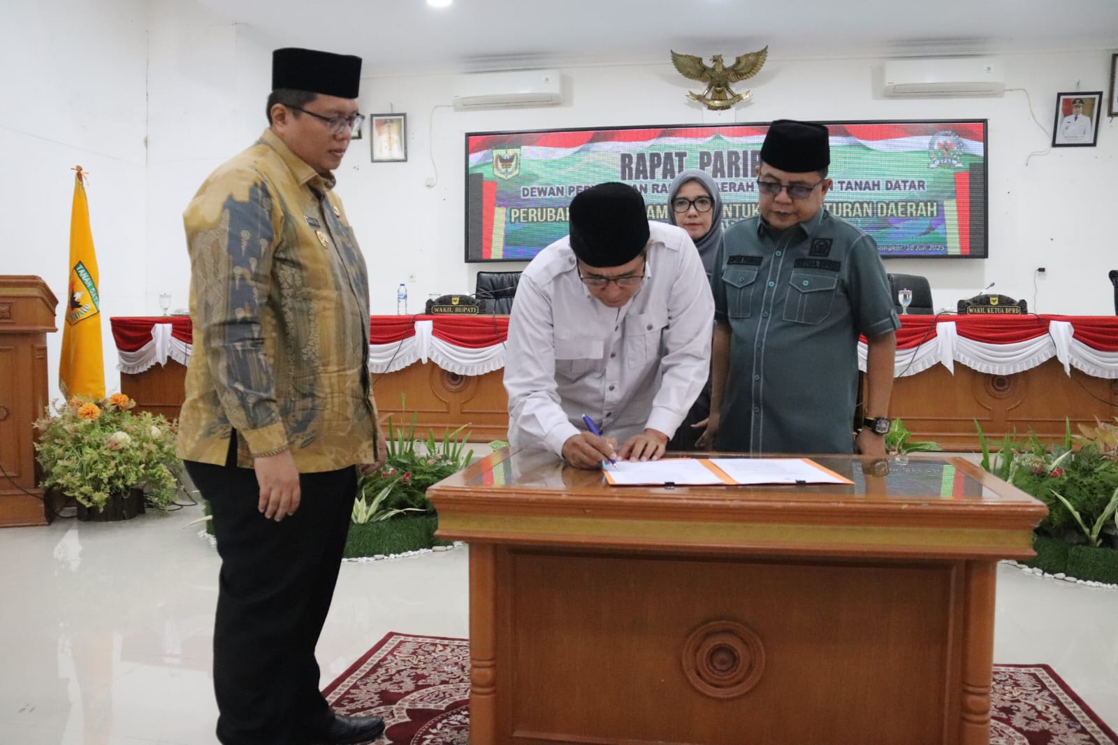 Paripurna DPRD Tanah Datar Sepakati Perubahan Propemperda Tahun 2025