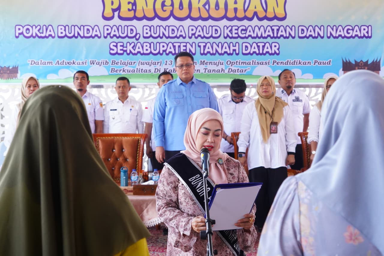 Ny. Lise Eka Putra Kukuhkan Bunda PAUD Kecamatan dan Nagari se-Tanah Datar