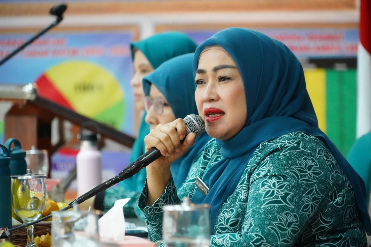 Ny. Lise Eka Putra: Perempuan Minangkabau “Limpapeh Rumah Nan Gadang” Penopang Keluarga dan Bangsa