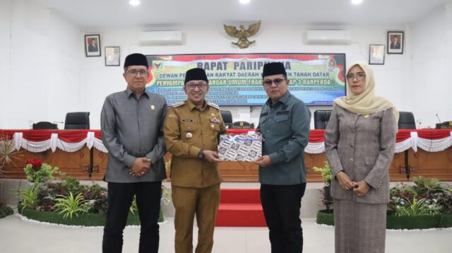 Delapan Fraksi DPRD Tanah Datar Sampaikan Pandangan Umum Terkait Tiga Ranperda
