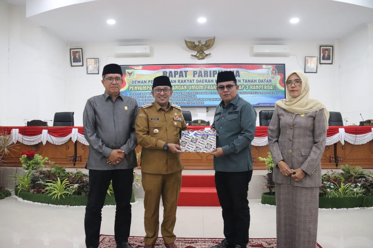 Delapan Fraksi DPRD Tanah Datar Sampaikan Pandangan Umum Terkait Tiga Ranperda