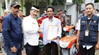 Pemkab Tangerang Serahkan 37 Unit Alsintan kepada Kelompok Tani