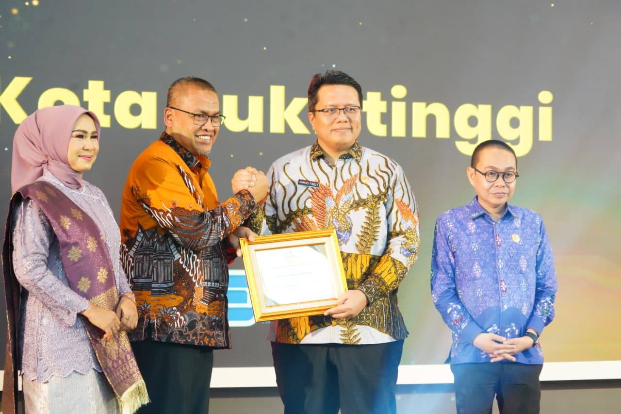 Tanah Datar Raih Penghargaan Keterbukaan Informasi Publik 2025
