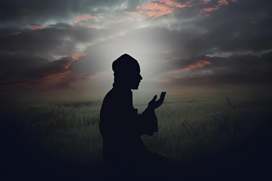 Tirakat, Kesunyian, dan Sains Modern: Ketika Laku Sepi Leluhur Menjadi Tren Global