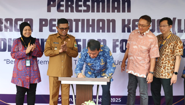 Bupati dan Gubernur Banten Resmikan LPK dan Adis Mart Koperasi PT Adis Dimension Footwear