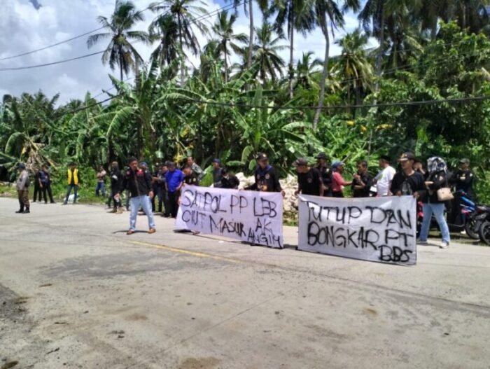 Massa Kolase Desak Penutupan Batching Plant PT BBS di Lebak Selatan, Diduga Langgar Perda RTRW