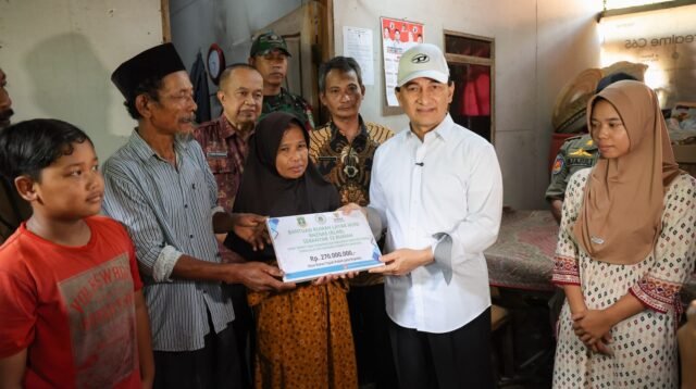 Pemprov Banten dan Baznas Salurkan Bantuan RLHB untuk 12 Rumah Warga Pandeglang