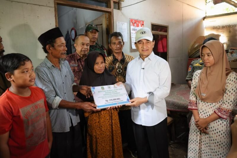 Pemprov Banten dan Baznas Salurkan Bantuan RLHB untuk 12 Rumah Warga Pandeglang