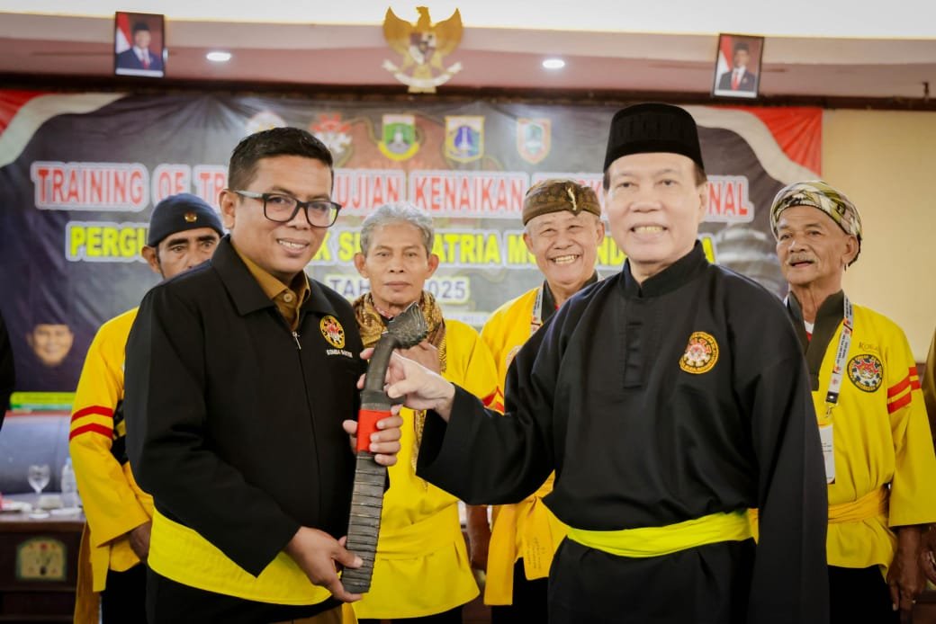 Gubernur Banten Andra Soni Dianugerahi Sabuk Kehormatan Pendekar Satria Muda Indonesia