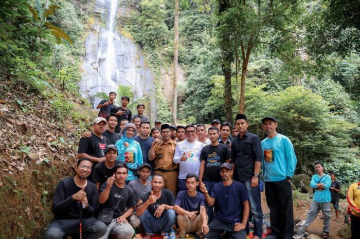 Gubernur Banten Andra Soni Tinjau Jalan Destinasi Wisata Curug Cimanggung Carita