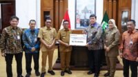 Gubernur Banten Andra Soni Terima Donasi Rp112,4 Juta dari Bank Banten untuk Korban Banjir Sumatera