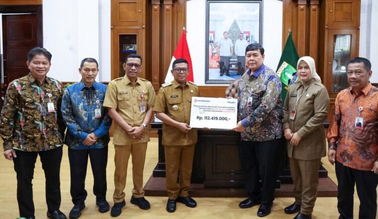 Gubernur Banten Andra Soni Terima Donasi Rp112,4 Juta dari Bank Banten untuk Korban Banjir Sumatera