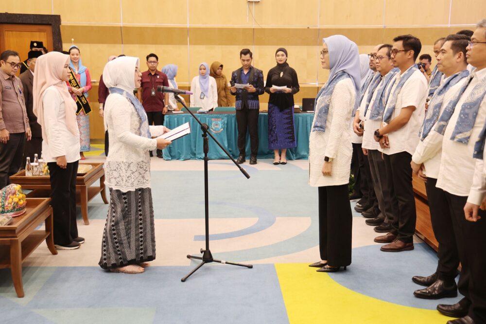 Tinawati Andra Soni Lantik Dekranasda Tangsel, Minta UMKM dan Ekonomi Kreatif Naik Kelas