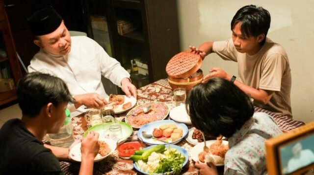 Tak Melulu Galau, Fajar Sadboy Tampil Religius di Lagu Ramadhan 2026 Bareng Jenderal Dudung Abdurachman