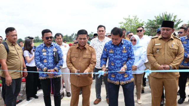 Bupati Tangerang Bersama Gubernur Banten Resmikan Jalan Desa di Sindangjaya