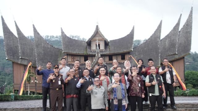 DPN & Pertamina Salurkan Bantuan Pasca Banjir di Tanah Datar