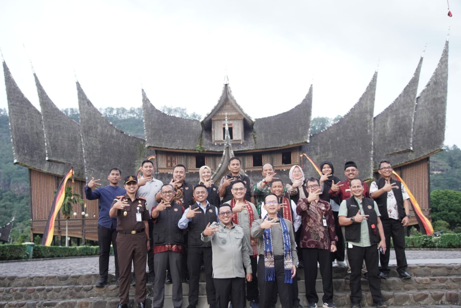 DPN & Pertamina Salurkan Bantuan Pasca Banjir di Tanah Datar