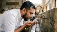 Cara berwudhu yang benar untuk mendapatkan manfaat wudhu untuk kesehatan secara optimal