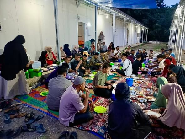 Buka Puasa Bersama di Huntara Sumpur, Warga dan Pemerintah Perkuat Solidaritas Pascagalodo