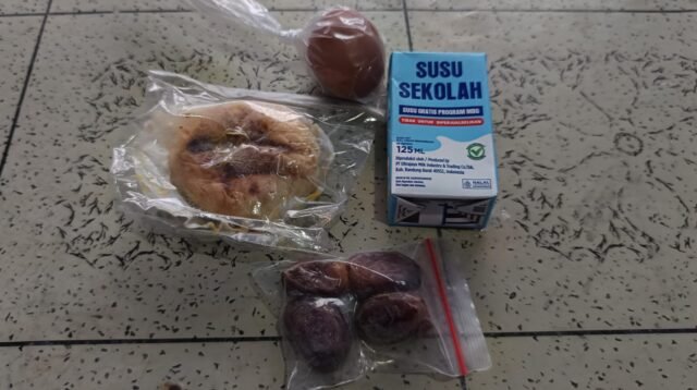 SMPN 1 Wanasalam Tolak Menu MBG, Sekolah Curigai Roti Tidak Layak Konsumsi