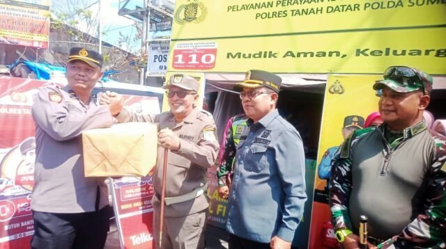 Bupati Tanah Datar Eka Putra Tinjau Posko Lebaran, Pastikan Pelayanan Pemudik Maksimal