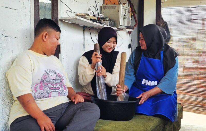 Kisah Inspiratif Nasabah PNM Mekaar Ibu Irma, Perempuan Disabilitas di Ciparay Bandung