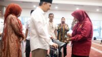 Wagub Banten Dimyati Salurkan Kursi Roda dan Bantuan Sosial di Masjid Baitul Mukhtar BSD