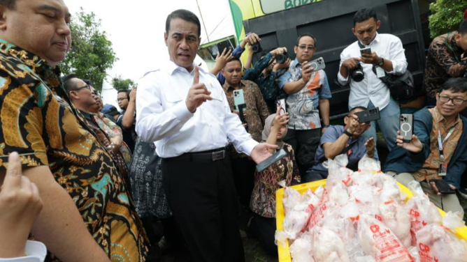 Stok Beras Tembus 6 Juta Ton, Mentan Amran Pastikan Kebutuhan Pokok Aman Jelang Idulfitri 2026