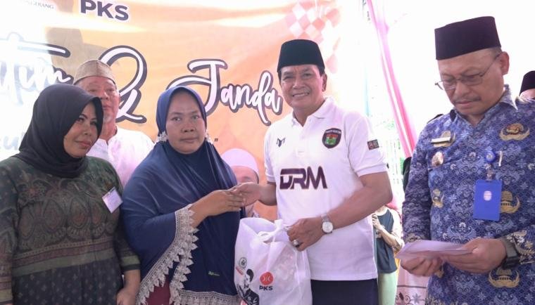 Bupati Tangerang Santuni 312 Janda dan 96 Anak Yatim di Desa Rawarengas  Kosambi 