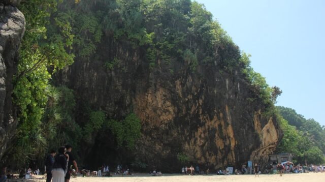 Pesona Pantai Goa Langir di Sawarna Banten Kidul: Wisata Eksotis, Gua Alami, dan Sunset Romantis
