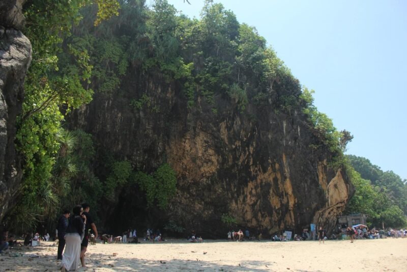 Pesona Pantai Goa Langir di Sawarna Banten Kidul: Wisata Eksotis, Gua Alami, dan Sunset Romantis