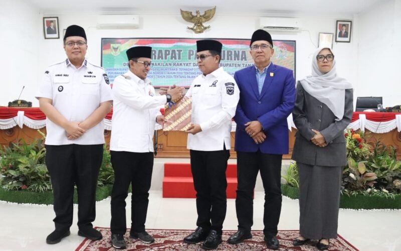 Jawaban Bupati Eka Putra atas Pandangan Fraksi DPRD Tanah Datar terhadap 3 Ranperda