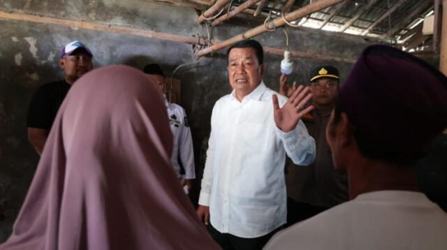 Bupati Tangerang Maesyal Rasyid Tinjau RTLH di Pakuhaji